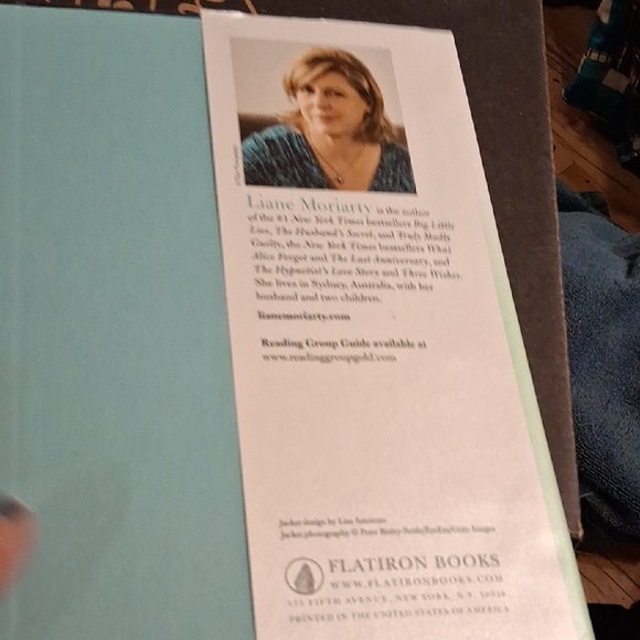 Nine Perfect Strangers Hardcover - Mint Green Cover - Picture 8 of 8